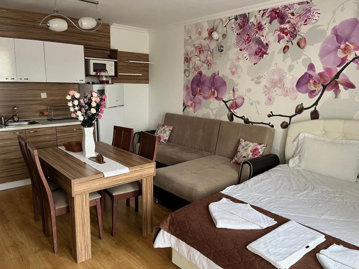 Apart Sweet Homes 5 - Apartments For Guests Pantai Sunny Bagian luar foto