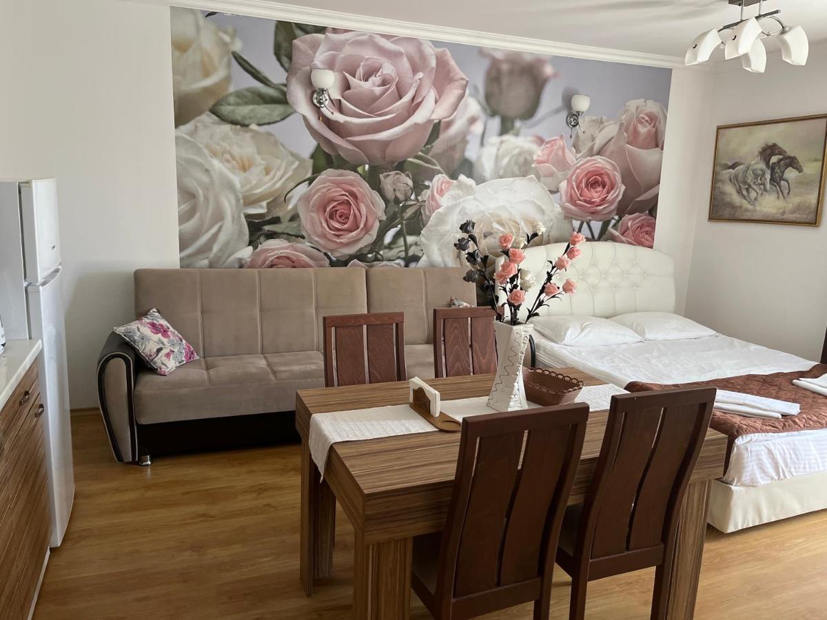 Apart Sweet Homes 5 - Apartments For Guests Pantai Sunny Bagian luar foto