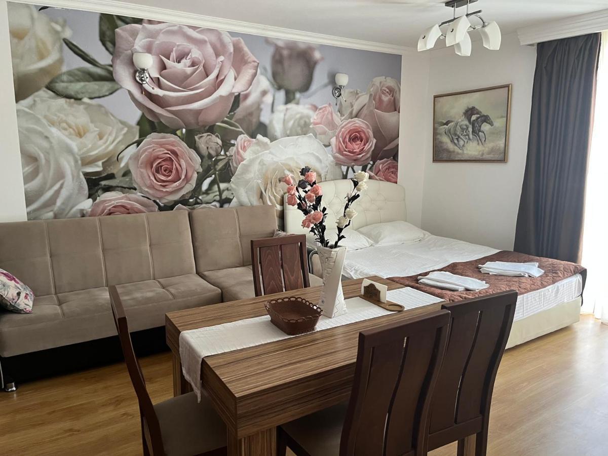 Apart Sweet Homes 5 - Apartments For Guests Pantai Sunny Bagian luar foto